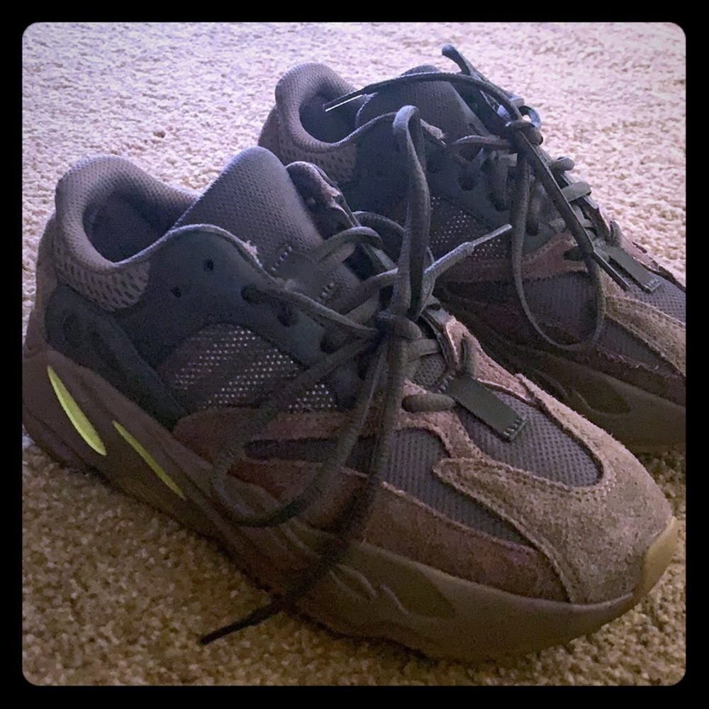 Adidas Yeezy Boost 700 Mauve